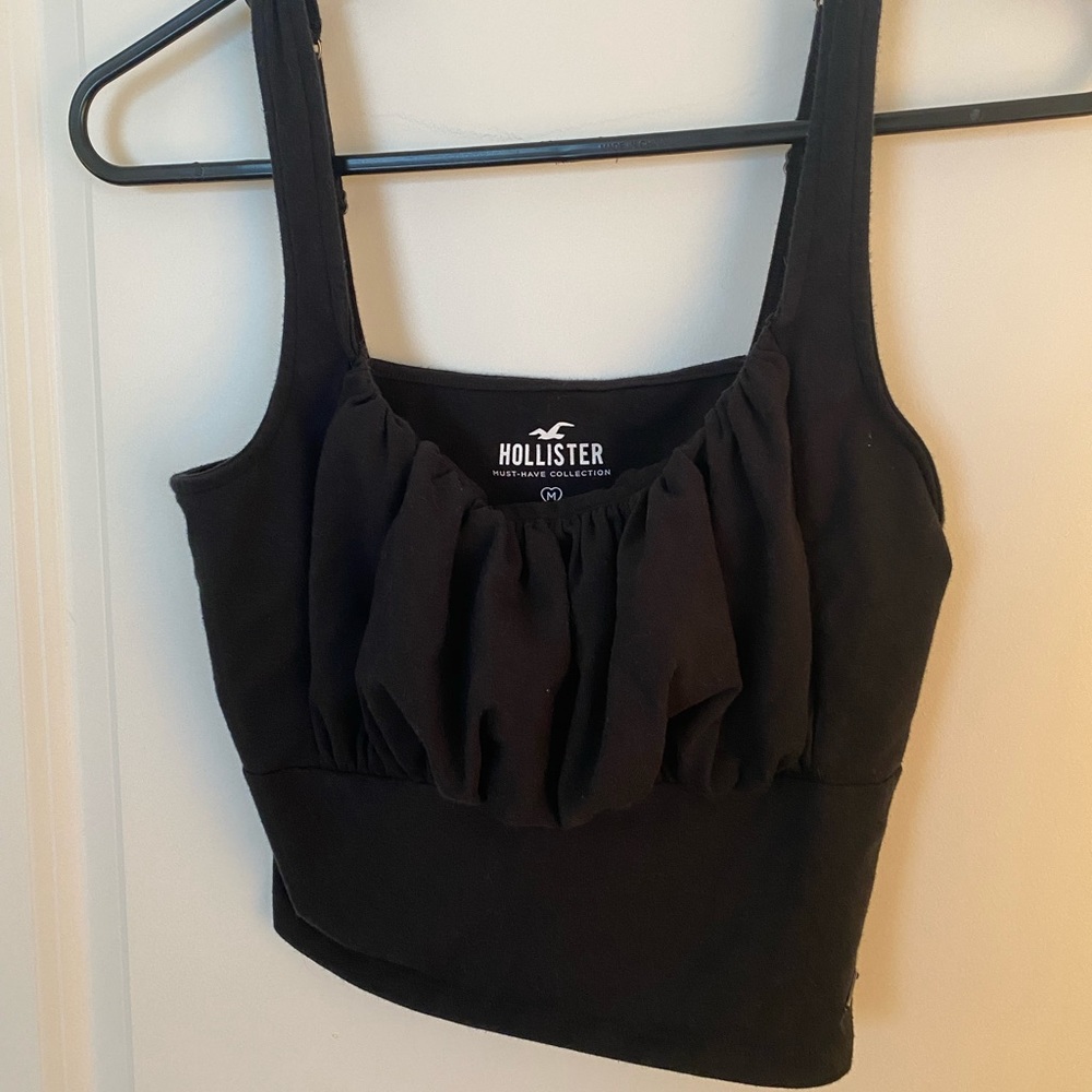 Super cute Hollister Ruffled Cropped Tank top Size Medium!